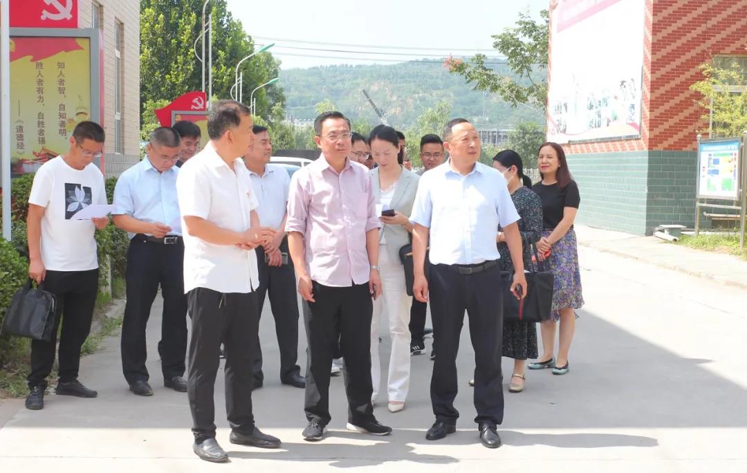 三門峽市政協(xié)副主席張景林一行深入三味奇開展調(diào)研工作